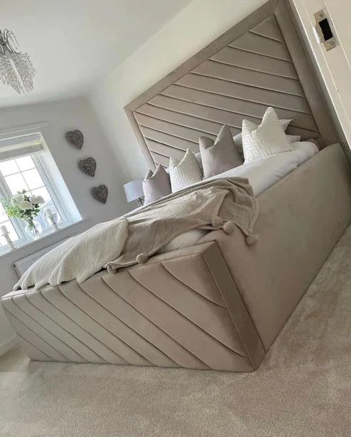 Cairo Panel Line Bed